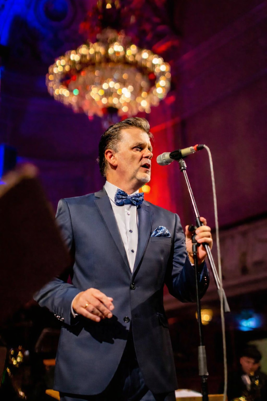 Erwin Adelmann live auf der B&uuml;hne &ndash; Swing Vocalist Steiermark &Ouml;sterreich